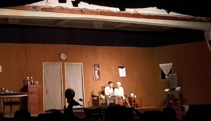 Teater Beta Pentaskan “Pulangkan Emak”: Panggung Realitas Keluarga di Tengah Tekanan Ekonomi