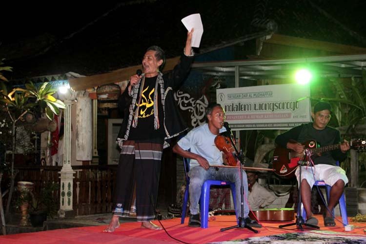 tadarus puisi beno siang pamungkas dan satoe boemi