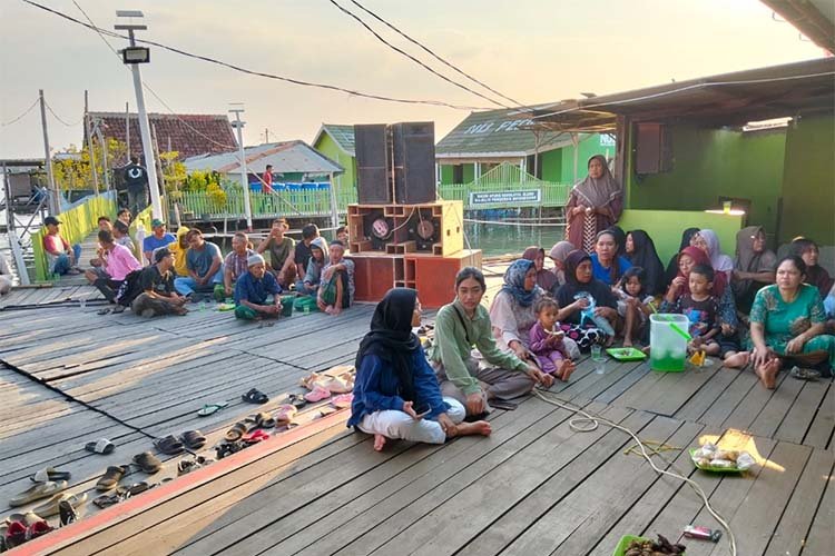 Seniman, LazisMU, dan LTM PWNU Jateng Hadirkan Lentera Cerita di Desa Apung Timbulsloko